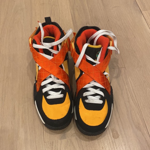 Nike raiders very nice shoes! Only worn once - Picture 2 of 2